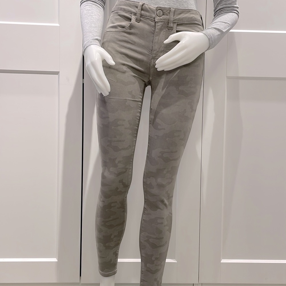 American Eagle faded camo skinny jeans size 2